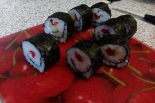 Ролл с огурцом и перцем