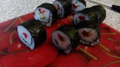 ролл с огурцом и перцем