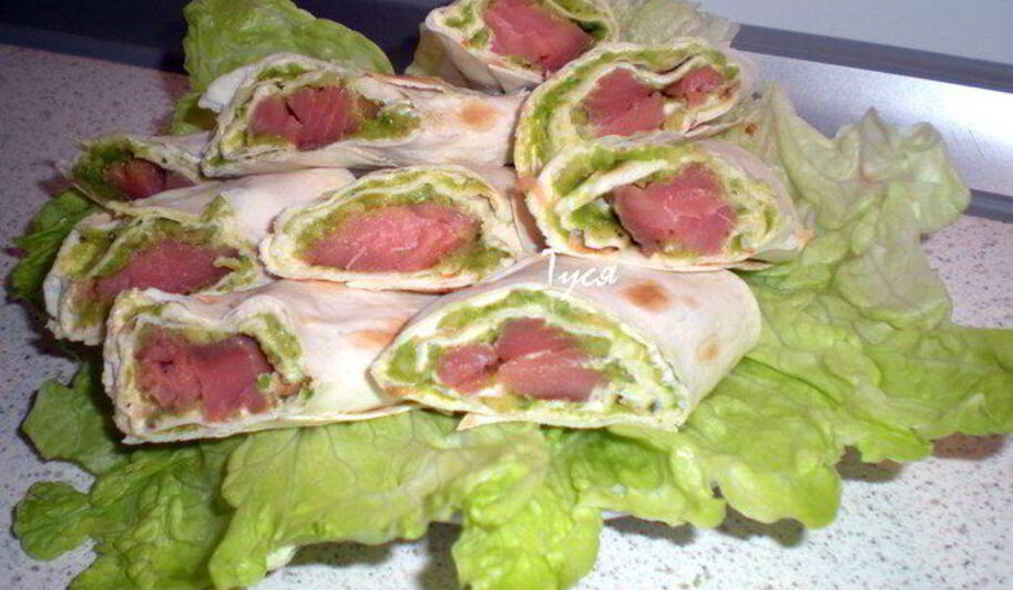 Рецепт роллов из тонкого лаваша с семгой и авокадо