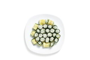 Роллы из цукини с сыром из домашнего йогурта