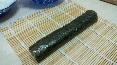 роллы по-домашнему со слабосоленой семгой