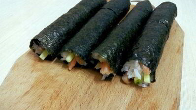 роллы по-домашнему со слабосоленой семгой