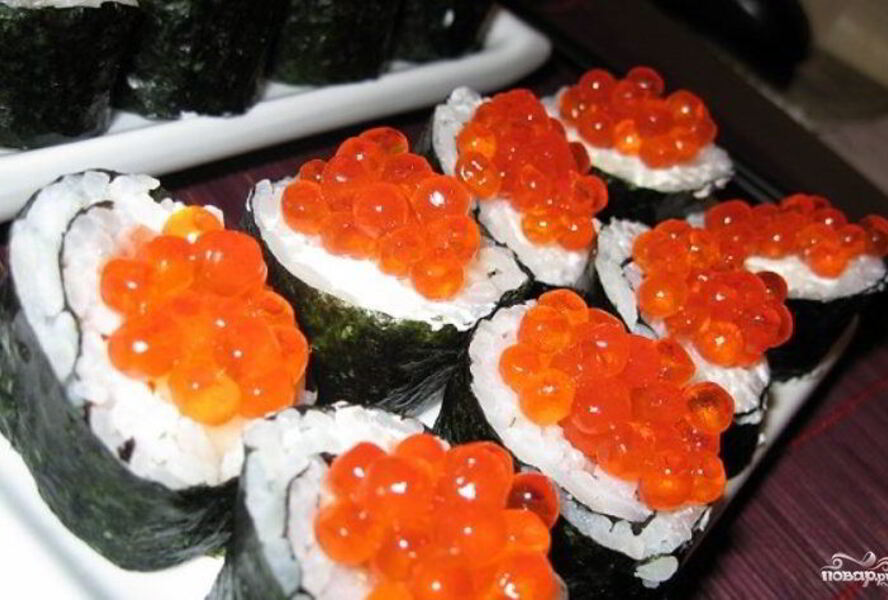 Роллы с красной икрой