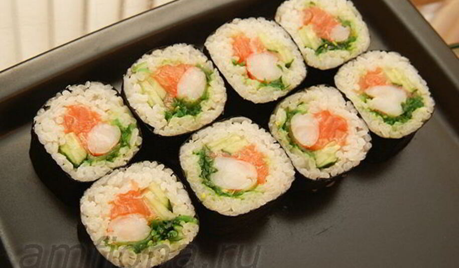 Рецепт роллов с креветками, чукой и лососем