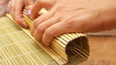 роллы с креветками, чукой и лососем