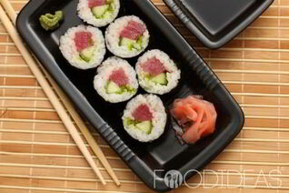 Роллы с тунцом и огурцом
