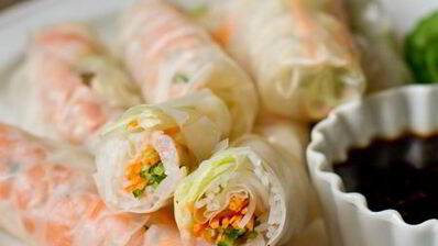 спринг-роллы с креветками