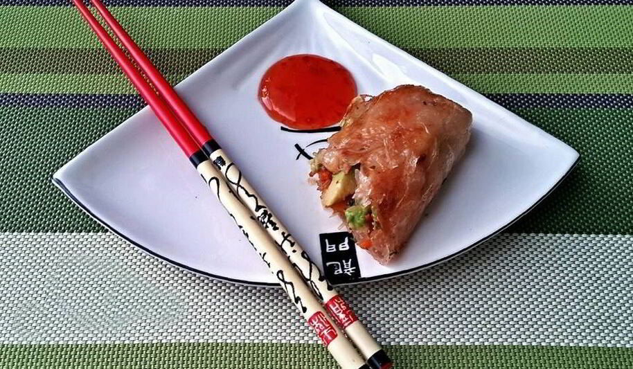 Рецепт спринга-роллов с креветкой и авокадо