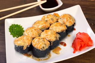 Запеченные роллы с крабовым мясом