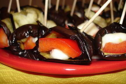 Баклажановые рулетики