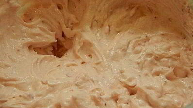 бисквитный рулет с клубничной начинкой ажурный