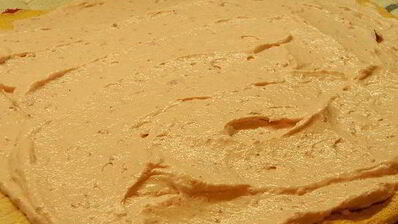 бисквитный рулет с клубничной начинкой ажурный