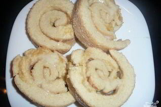 Бисквитный рулет со сгущенкой