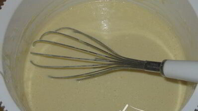 блинные рулетики c фруктово-карамельным соусом