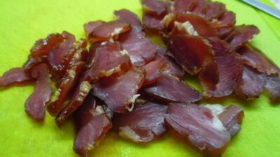 блинные рулетики из тыквы с копченостями и йогуртом