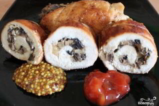 Куриные рулетики с грибами и сыром