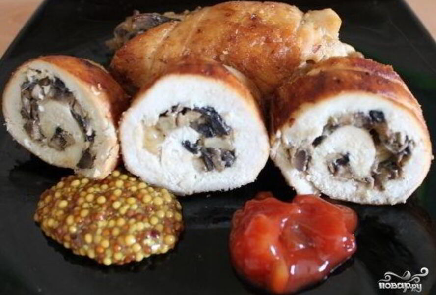 Куриные рулетики с грибами и сыром
