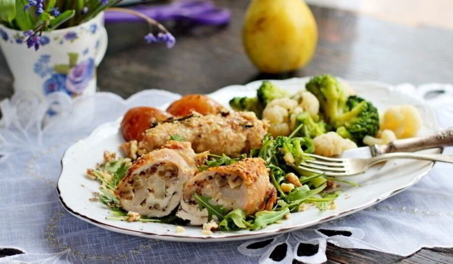 Рецепт куриных рулетиков с грушей и орехами