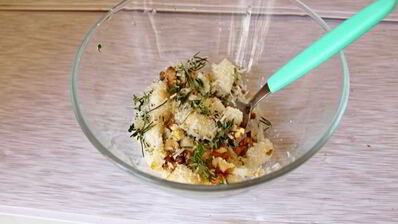 куриные рулетики с грушей и орехами