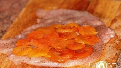 куриные рулетики с курагой и сыром