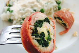 Куриные рулетики с начинкой из шпината