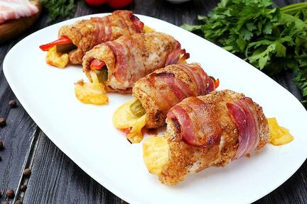 Куриные рулетики с огурцом