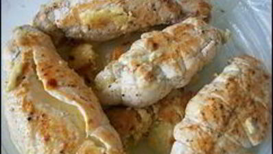 куриные рулетики с сырной начинкой запеченные с картошкой под сливочным соусом