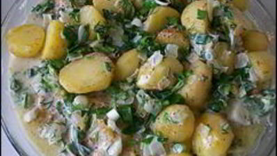 куриные рулетики с сырной начинкой запеченные с картошкой под сливочным соусом