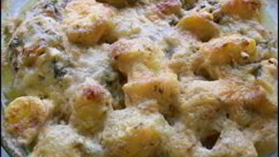 куриные рулетики с сырной начинкой запеченные с картошкой под сливочным соусом