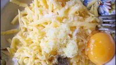 куриные рулетики с сырной начинкой запеченные с картошкой под сливочным соусом