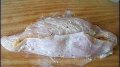 куриные рулетики с сырной начинкой запеченные с картошкой под сливочным соусом