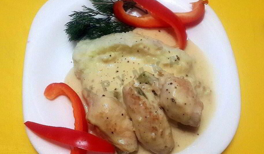 Рецепт куриных рулетиков в горчично-сливочном соусе