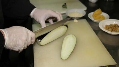 манелла — запеченные рулеты из баклажанов