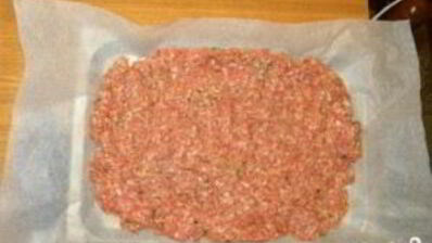 мясной рулет с вареными яйцами