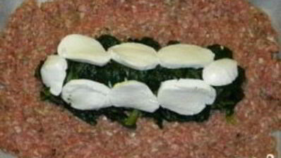 мясной рулет с вареными яйцами