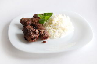 Мясные рулеты с клюквой