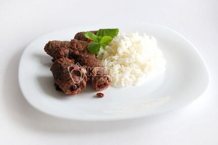 Мясные рулеты с клюквой