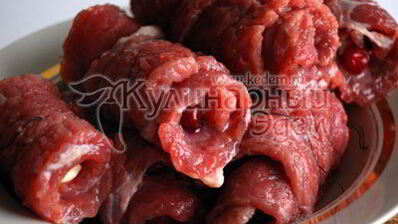 мясные рулеты с клюквой