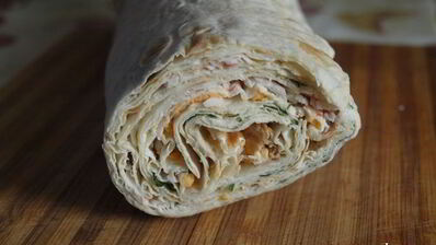 рулет из лаваша с крабовыми палочками