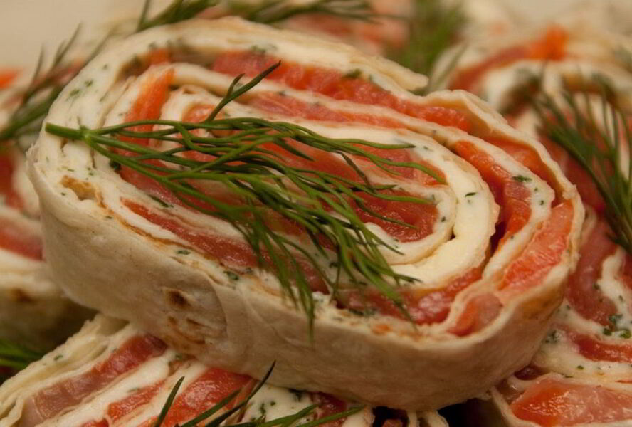 Рулет из лаваша с семгой