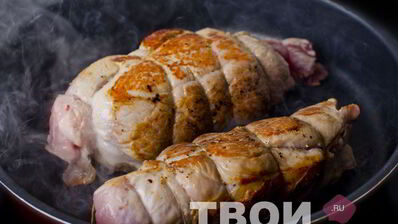 рулет из свинины, фаршированный панчеттой, шалфеем и сыром грюйер