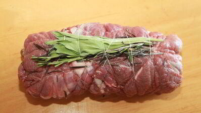 рулет из телятины с беконом и грибами на пиве