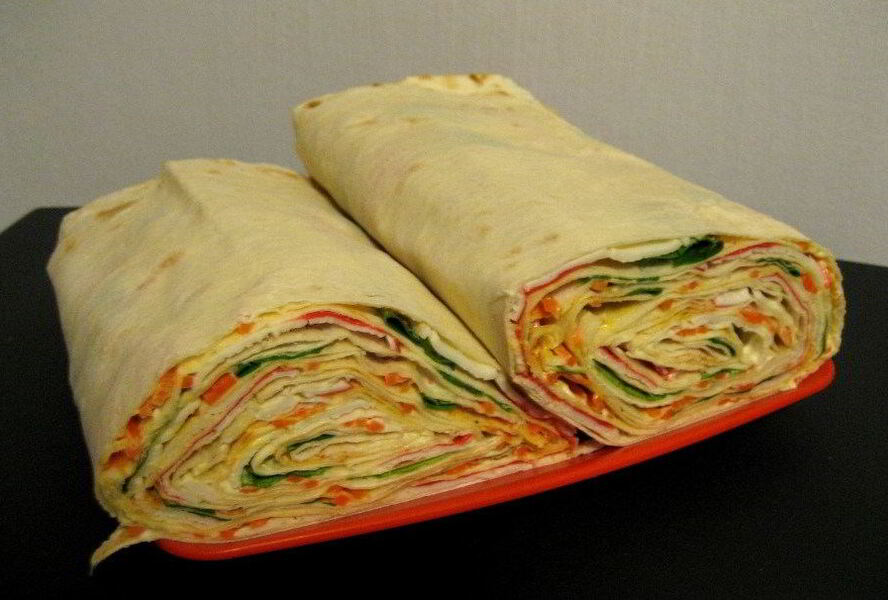 Рулет с крабовыми палочками