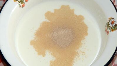 рулет с луком и яйцом в духовке