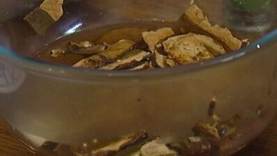 рулет с цукини, фаршированный рисом и грибами