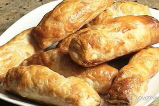 Рулетики — фарш в слоеном тесте