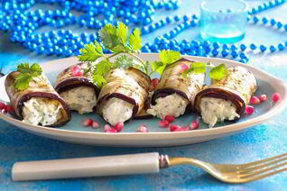 Рулетики из баклажанов с сыром