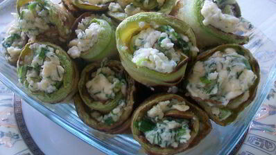 рулетики из кабачков с плавленым сыром, чесноком и зеленью