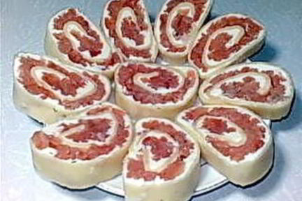 Рулетики из семги с сыром Улитки