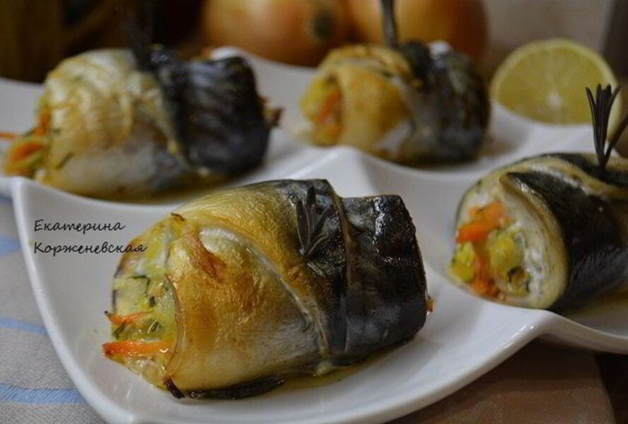 Рулетики из скумбрии с овощами